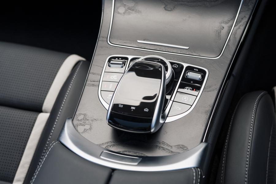 Детали интерьера Mercedes-AMG C63 S (W205) 2019 года  (AU) (фото 13 из 40)